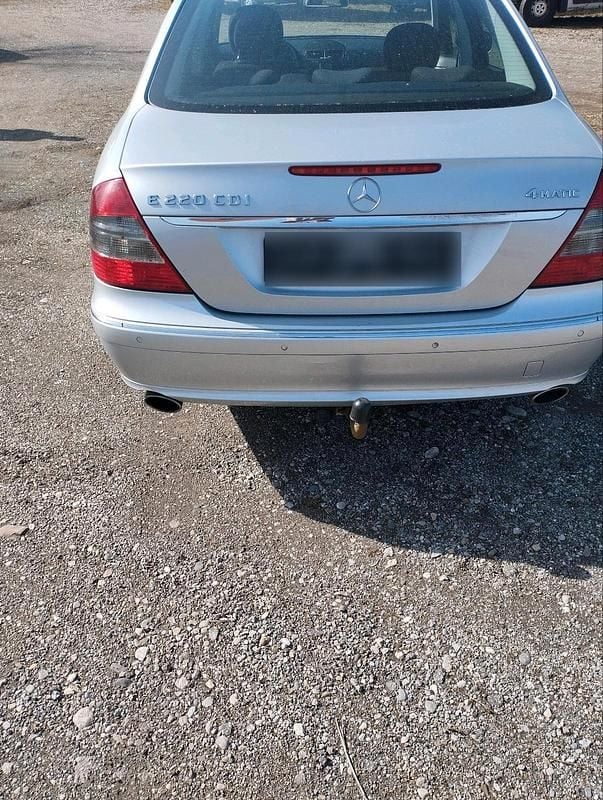 Gebraucht Mercedes E320 224 PS (164 kW) 2008 Silber Limousine