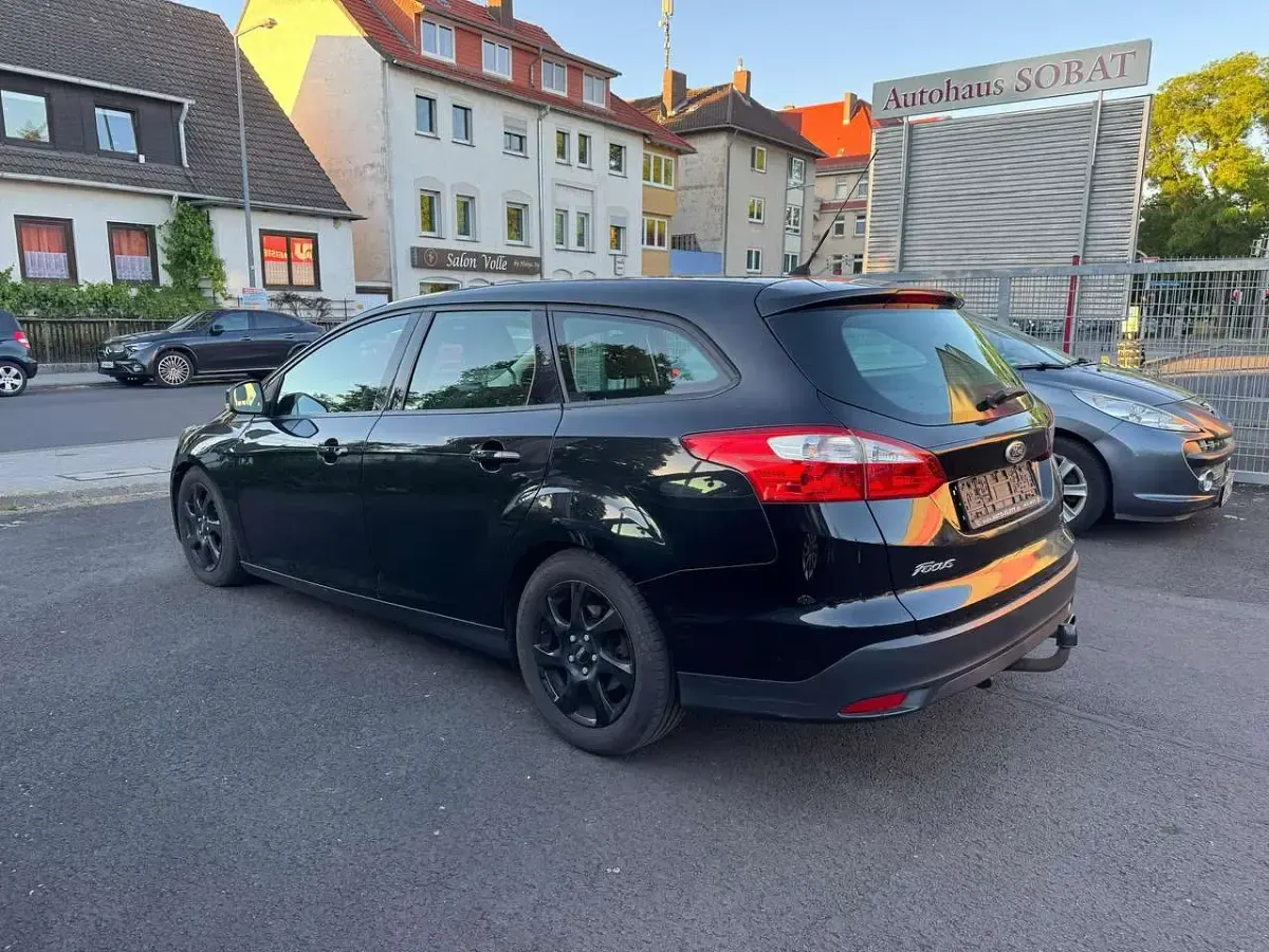 Gebraucht Ford Focus Trend 150 PS (110 kW) 2012 Pantherschwarz metallic Kombi