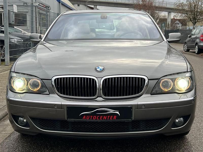 Grau Gebraucht 2007 BMW 750L Performance Limousine | 14.900 € - Bild 1/4