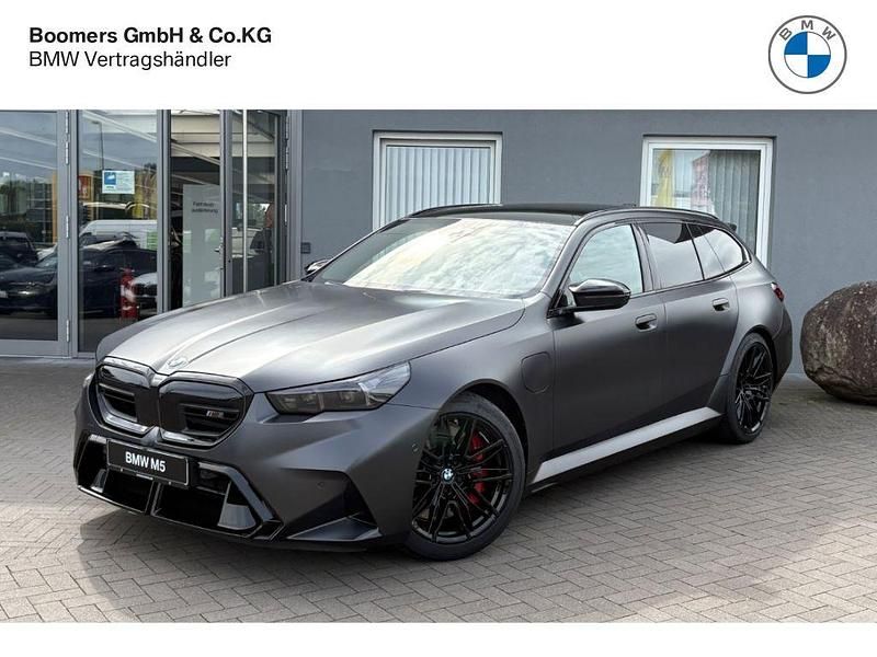 Grün Neu 2025 BMW M5 Sport Line Kombi | 139.999 € (Superpreis) - Bild 1/4