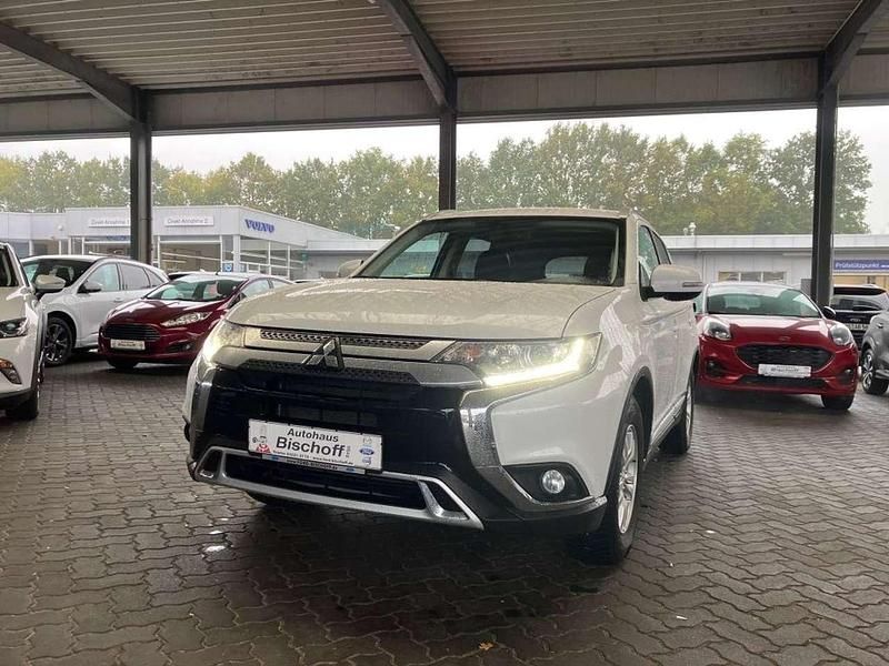 Perlmutt weiss perleffekt Gebraucht 2020 Mitsubishi Outlander Spirit SUV | 18.490 € (Fairer Preis) - Bild 1/4