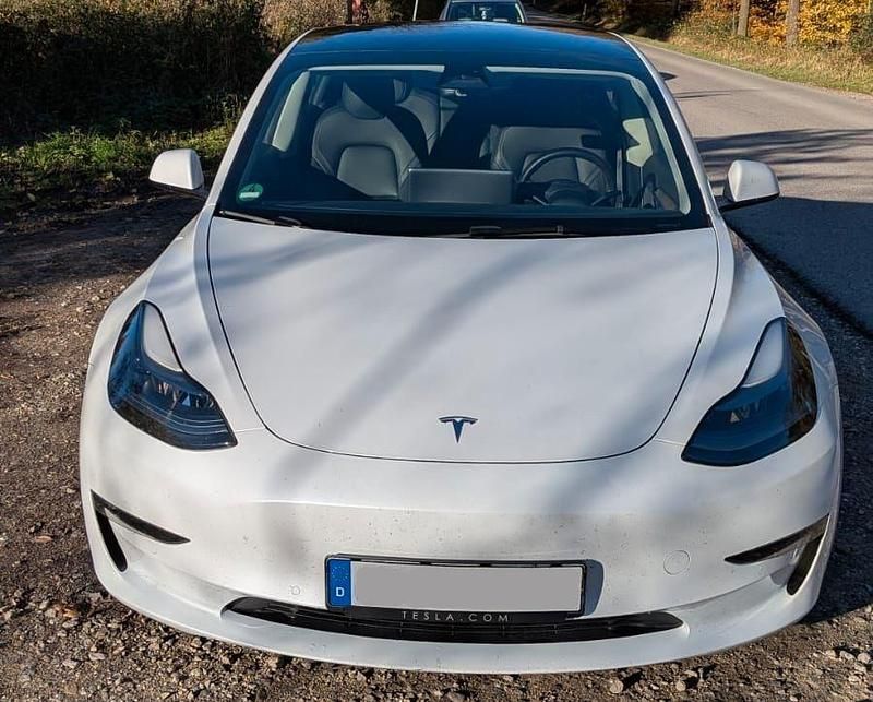 Weiß Gebraucht 2021 Tesla Model 3 Performance Limousine | 19.700 € (Guter Preis) - Bild 1/4