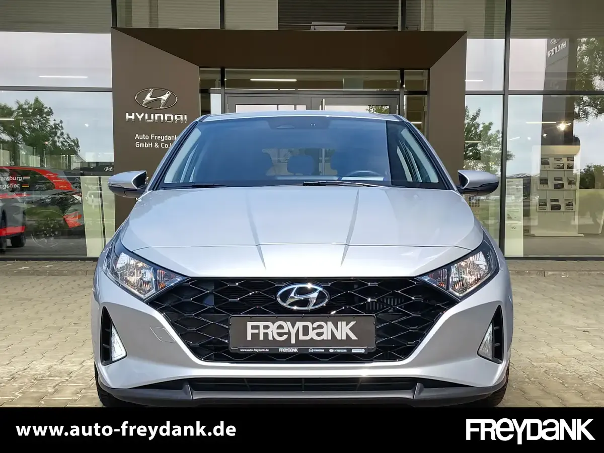 Gebraucht Hyundai i20 Edition 30+ 101 PS (74 kW) 2022 Sleek silver Kleinwagen