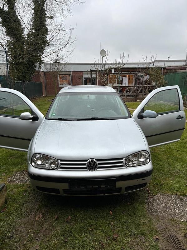 Grau Gebraucht 2002 VW Golf IV Kleinwagen | 1.420 € - Bild 1/4
