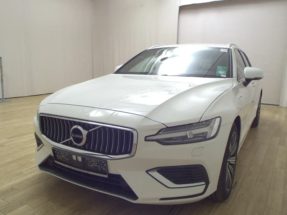 Gebraucht Volvo V60 Inscription 341 PS (250 kW) 2021 Weiss Kombi