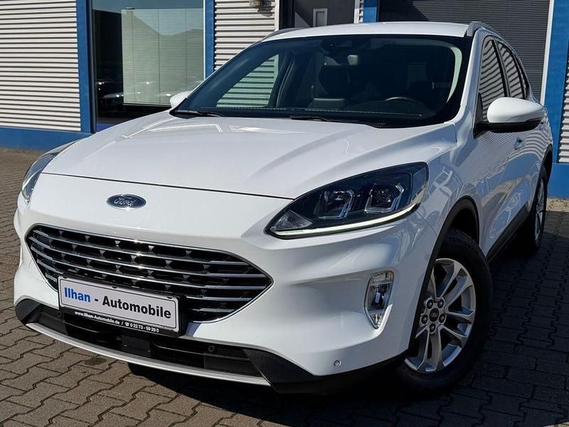 Gebraucht Ford Kuga Titanium 120 PS (88 kW) 2022 Weiß SUV