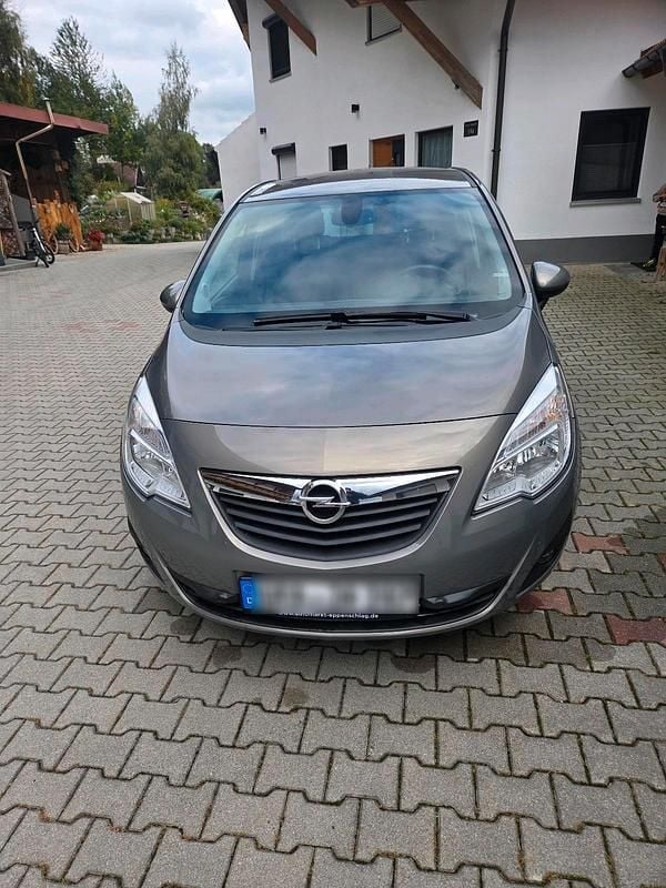 Braun Gebraucht 2012 Opel Meriva Van / Kleinbus | 5.400 € (Fairer Preis) - Bild 1/4
