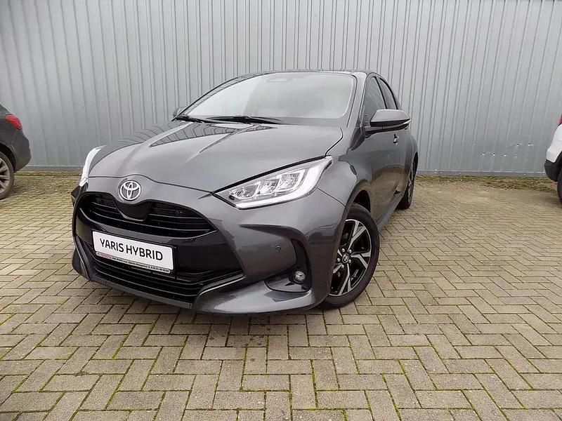 Grau Neu 2024 Toyota Yaris Hybrid Team Limousine | 25.000 € (Fairer Preis) - Bild 1/4