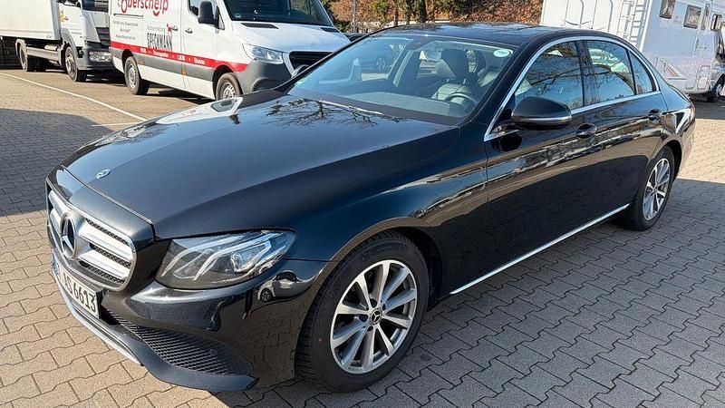 Gebraucht Mercedes E220 Avantgarde 194 PS (142 kW) 2018 Schwarz Limousine