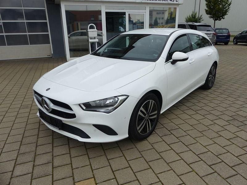 Weiß Gebraucht 2021 Mercedes CLA180 Business Limousine | 17.800 € (Guter Preis) - Bild 1/4
