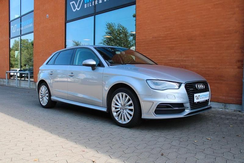 Silber Gebraucht 2015 Audi A3 Sportback e-tron Ambition Limousine | 14.280 € (Fairer Preis) - Bild 1/4