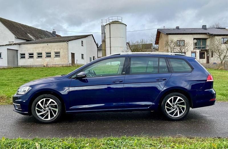 Gebraucht VW Golf VII Sound 116 PS (85 kW) 2018 Blau Kombi