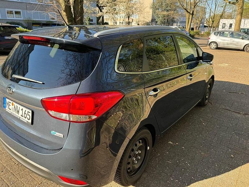 Gebraucht Kia Carens Spirit 135 PS (99 kW) 2015 Blau Van / Kleinbus
