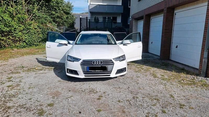 Weiß Gebraucht 2018 Audi A4 Kombi | 21.000 € (Etwas zu teuer) - Bild 1/4