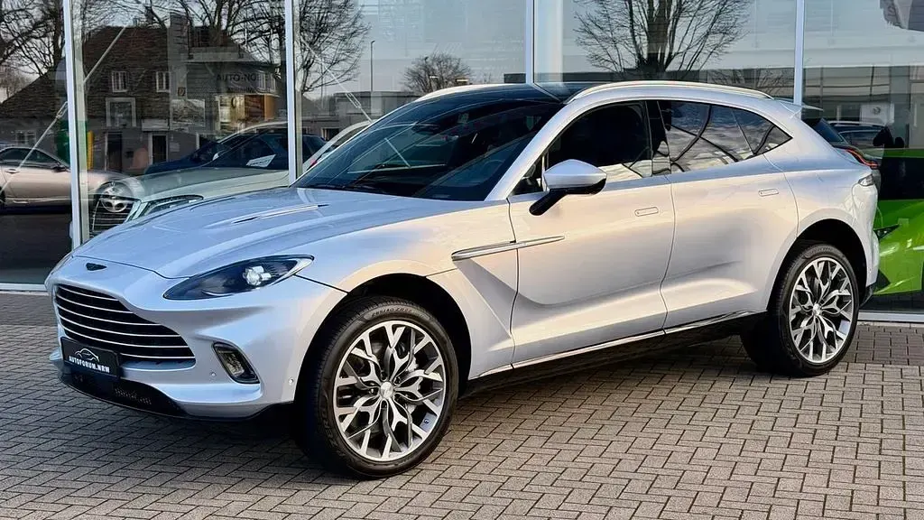 Gebraucht Aston Martin DBX 551 PS (405 kW) 2022 Silber SUV