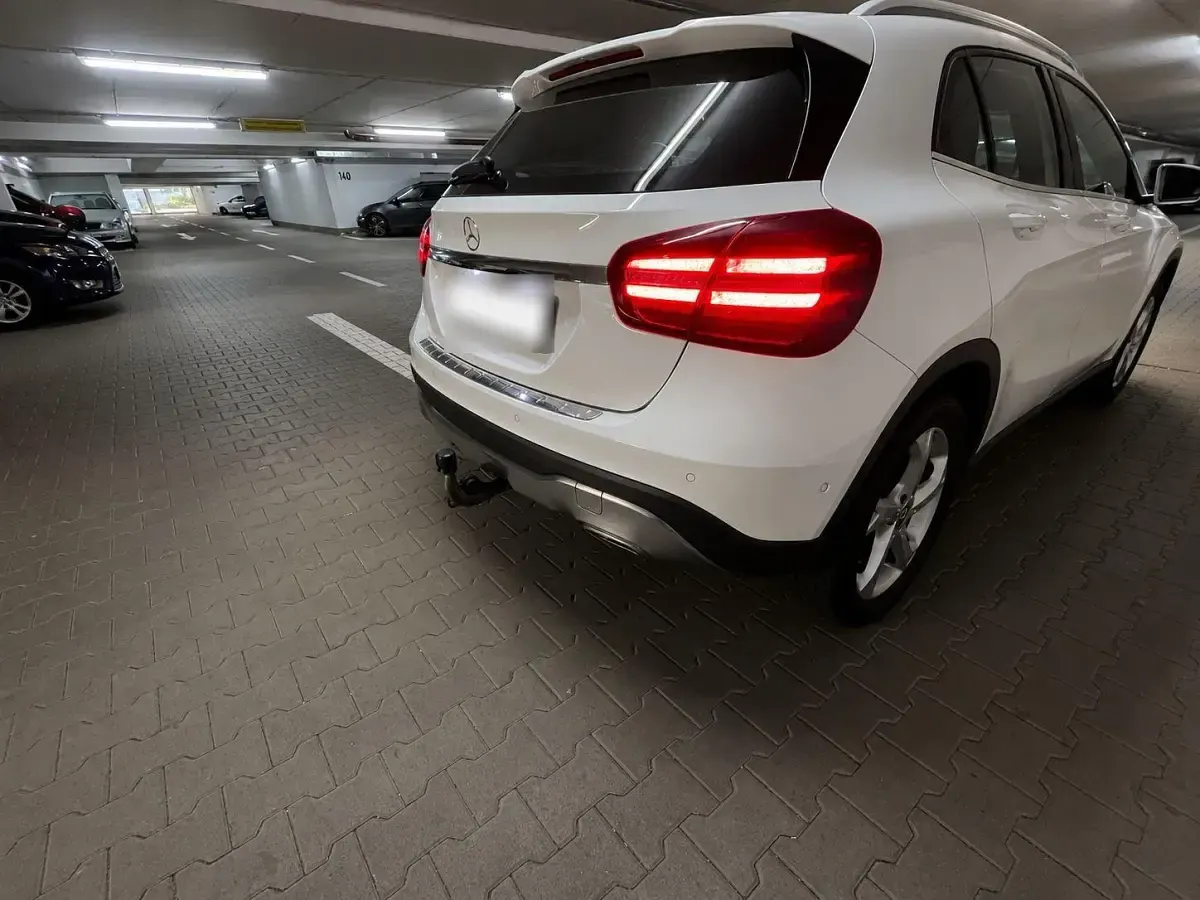 Gebraucht Mercedes GLA180 122 PS (89 kW) 2019 Weiß SUV