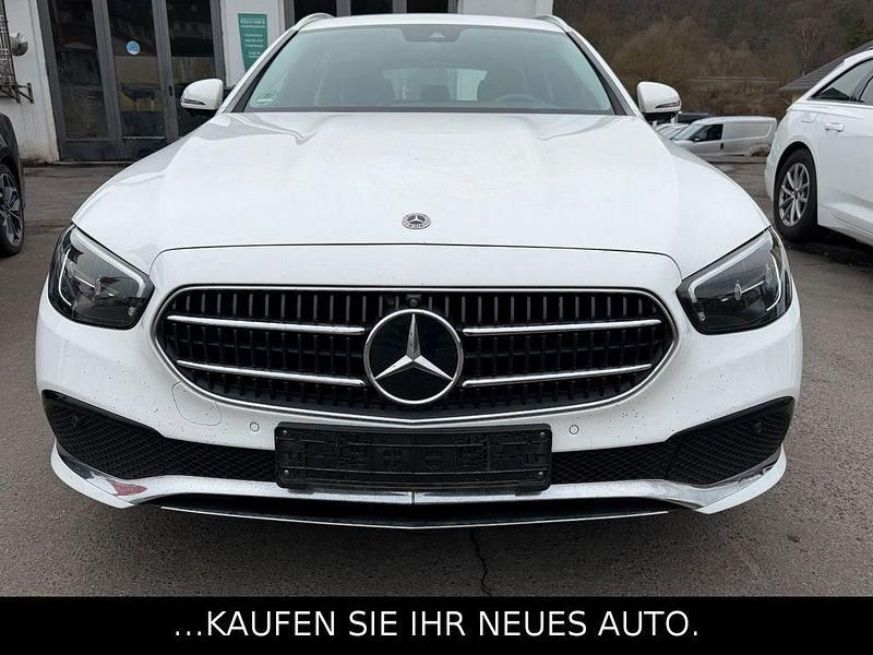 Gebraucht Mercedes E220 194 PS (142 kW) 2021 Weiß Kombi