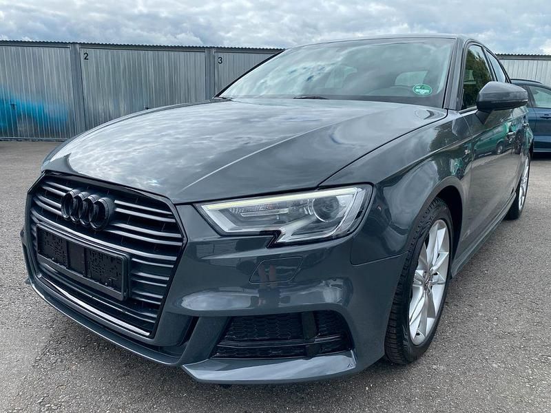 Grau Gebraucht 2018 Audi A3 Sportback Sport Limousine | 15.500 € (Superpreis) - Bild 1/4