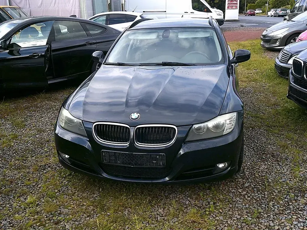 Gebraucht BMW 320 Sport Line 184 PS (135 kW) 2012 Schwarz Kombi