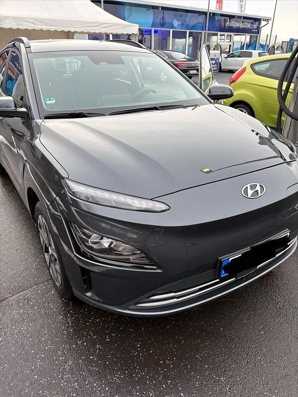 Gebraucht Hyundai Kona Select 100 kW (136 PS) 2022 Grau SUV