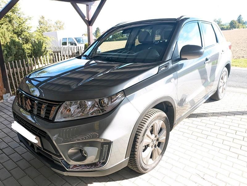 Grau Gebraucht 2019 Suzuki Vitara SUV | 17.490 € (Fairer Preis) - Bild 1/4