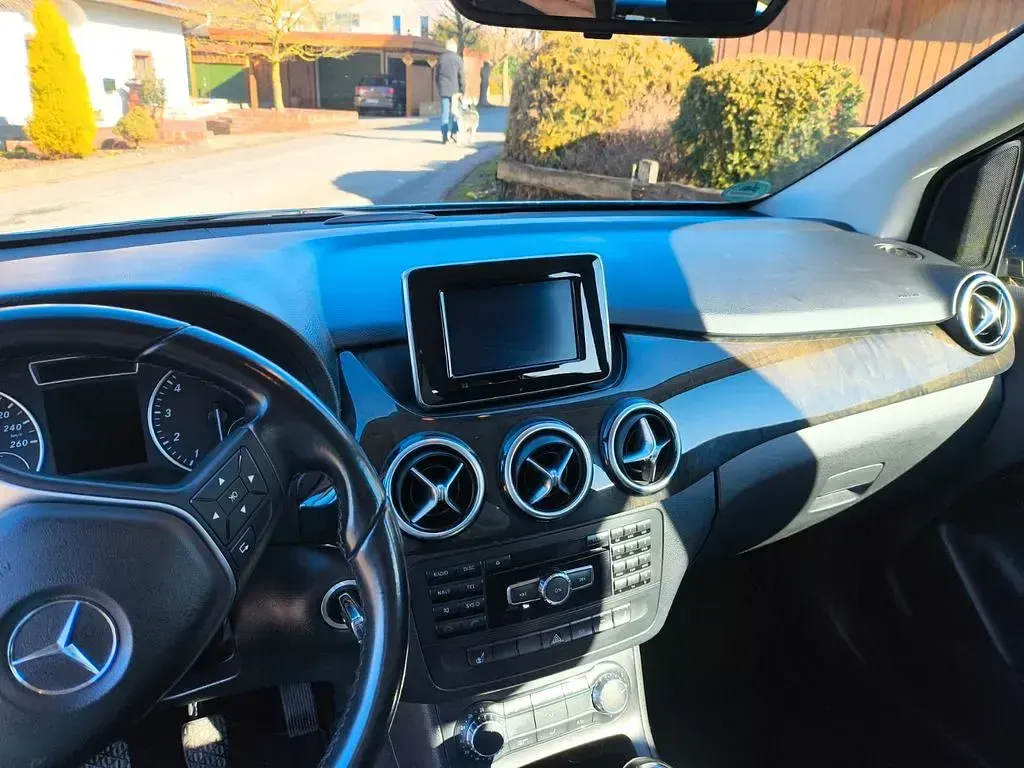 Używany Mercedes A180 122 KM (89 kW) 2012 Niebieski Sedan/Limuzyna