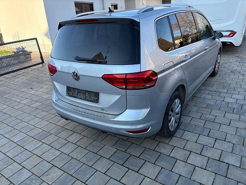 Silber Gebraucht 2017 VW Touran Highline Van / Kleinbus | 12.000 € (Guter Preis) - Bild 1/2