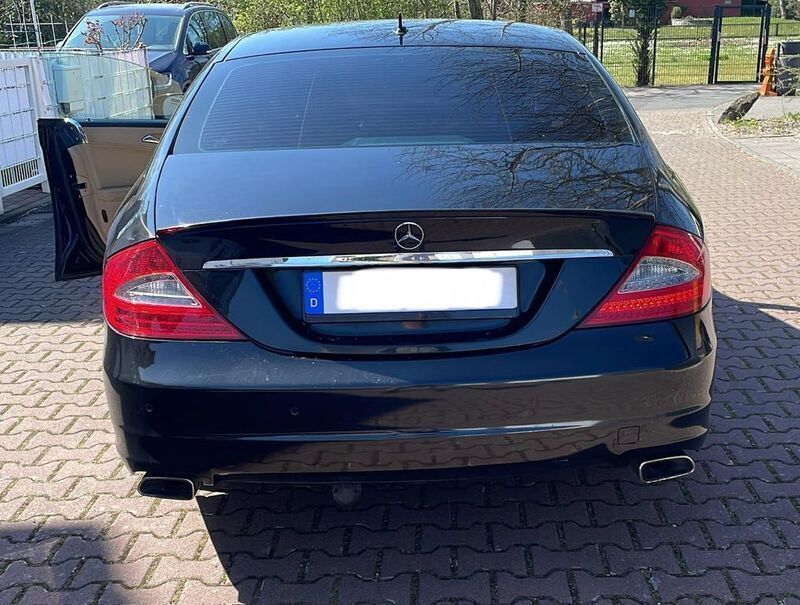 Schwarz Gebraucht 2009 Mercedes CLS320 Coupé | 7.300 € (Fairer Preis) - Bild 1/4