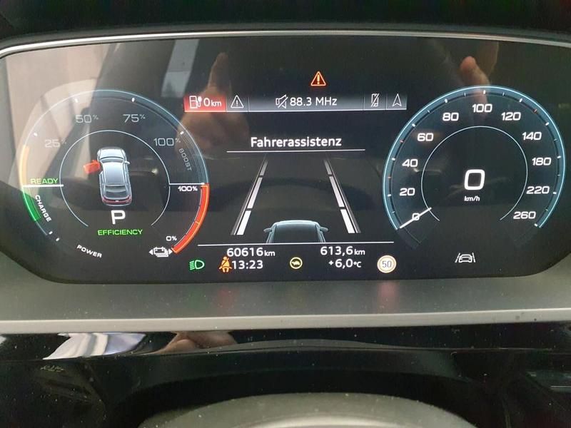 Gebraucht Audi e-tron Sportback S-Line 300 kW (408 PS) 2023 Gletscherweiß metallic SUV