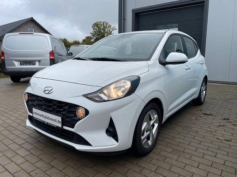 Weiß Gebraucht 2021 Hyundai i10 Trend Kleinwagen | 13.495 € (Guter Preis) - Bild 1/4