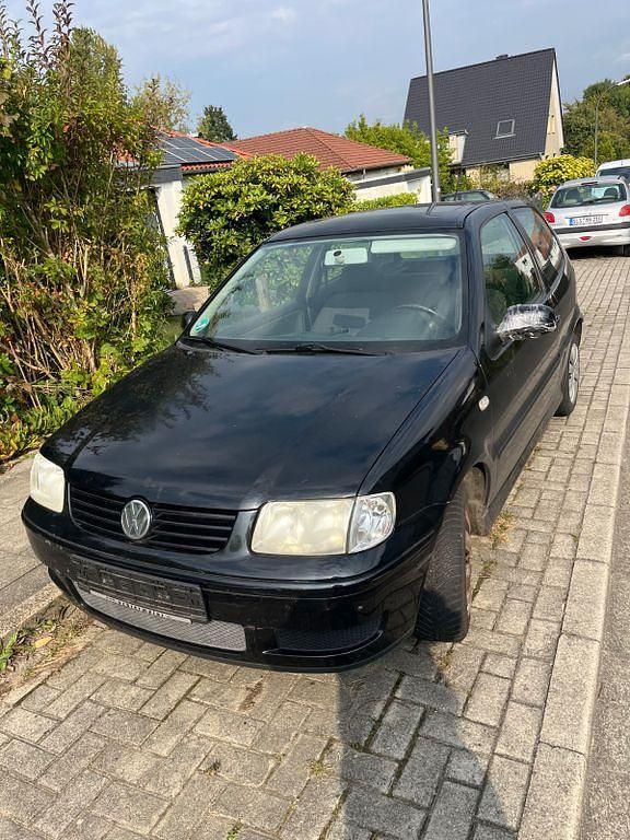 Schwarz Gebraucht 2000 VW Polo Basis Limousine | 1.000 € (Guter Preis) - Bild 1/4