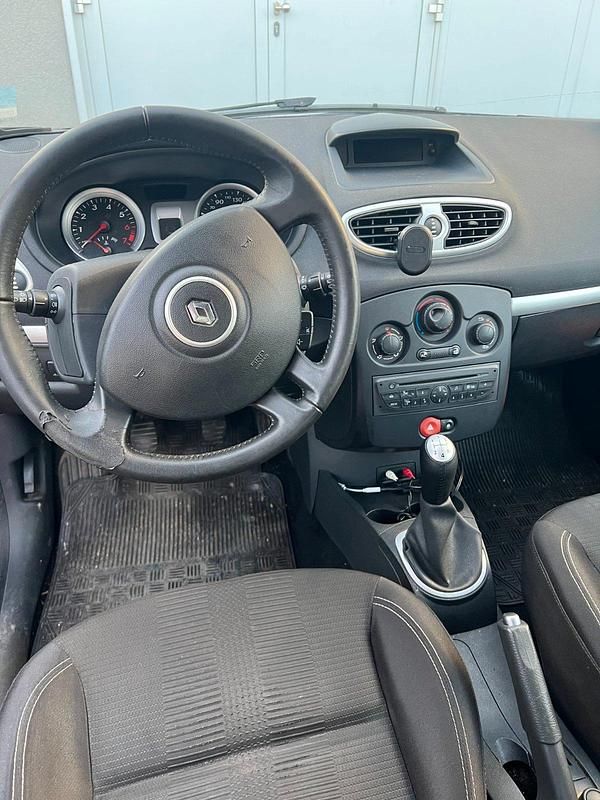 Gebraucht Renault Clio II Dynamique 75 PS (55 kW) 2009 Kleinwagen