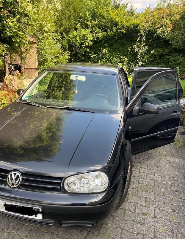 Schwarz Gebraucht 2001 VW Golf IV Kleinwagen | 1.500 € (Fairer Preis) - Bild 1/3