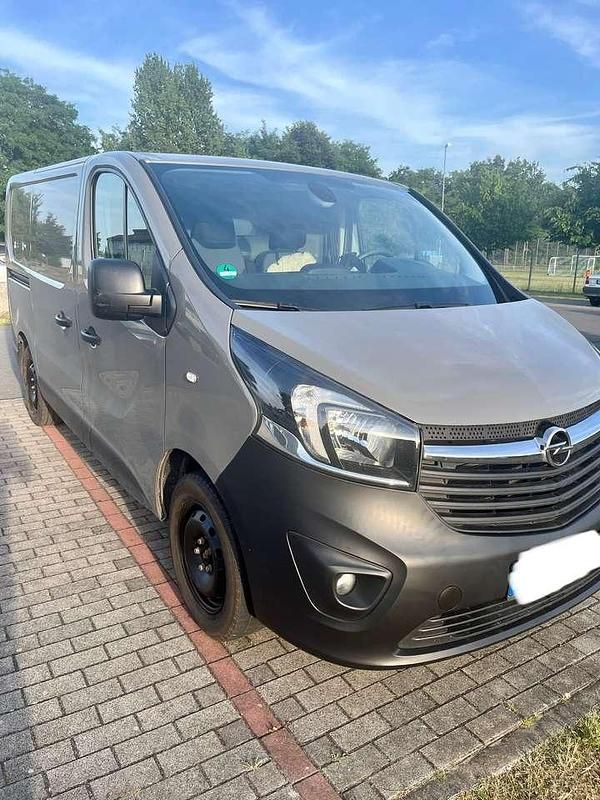 Grau Gebraucht 2016 Opel Vivaro Van | 11.750 € (Fairer Preis) - Bild 1/4