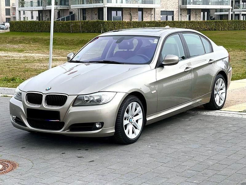 Gebraucht BMW 320 Sport Line 177 PS (130 kW) 2010 Gold Limousine
