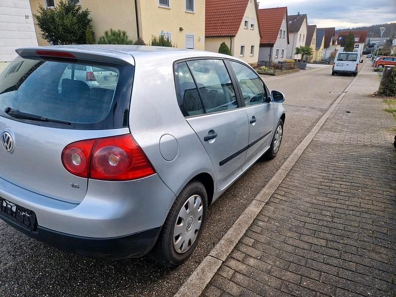 Gebraucht VW Golf V 102 PS (75 kW) 2004 Silber Kleinwagen