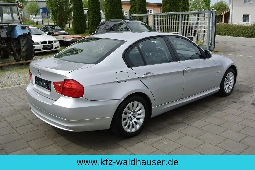 Gebraucht BMW 318 Comfort Edition 143 PS (105 kW) 2010 Silber Limousine