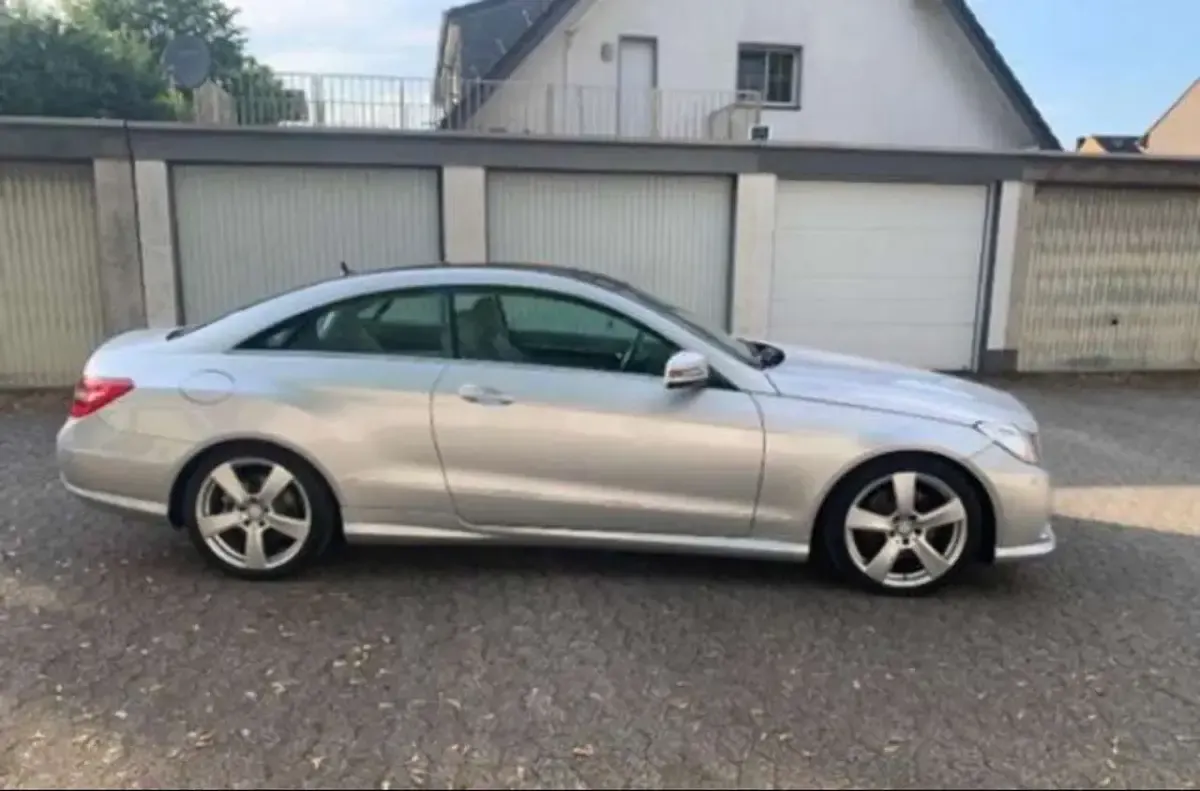 Gebraucht Mercedes E350 306 PS (225 kW) 2012 Grau Coupé