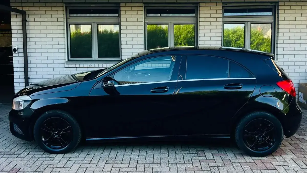 Gebraucht Mercedes A180 Style 122 PS (89 kW) 2013 Kosmosschwarz  metalliclack Kleinwagen