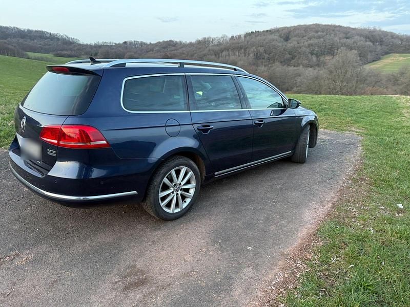 Gebraucht VW Passat Highline 170 PS (125 kW) 2011 Blau Kombi
