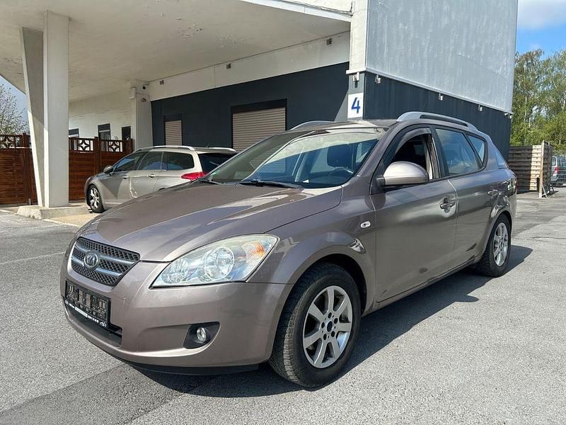 Gebraucht Kia Ceed Sportswagon EX 109 PS (80 kW) 2008 Beige Kombi