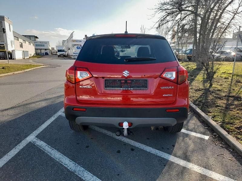 Gebraucht Suzuki Vitara Comfort 140 PS (102 kW) 2018 Rot SUV