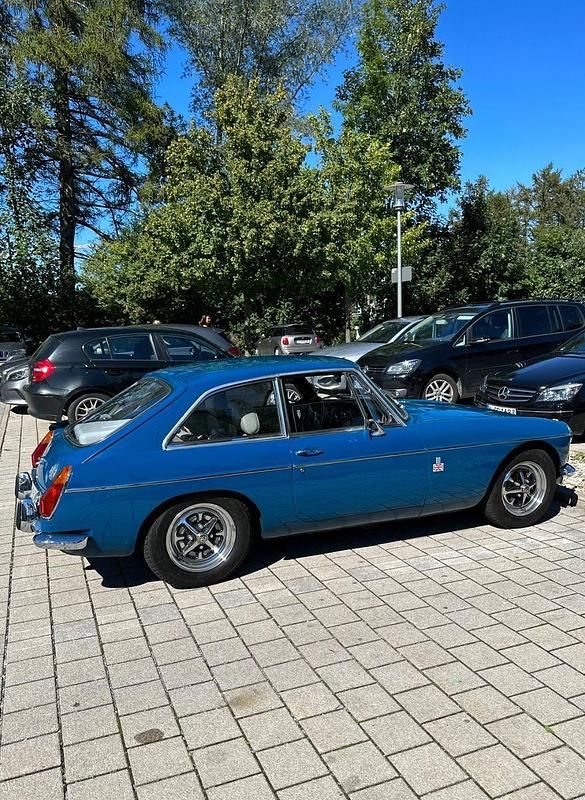 Blau Gebraucht 1972 MG B Coupé | 15.900 € - Bild 1/4