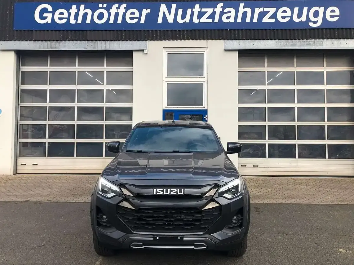 Neu Isuzu D-Max 163 PS (119 kW) 2025 Grau Pickup