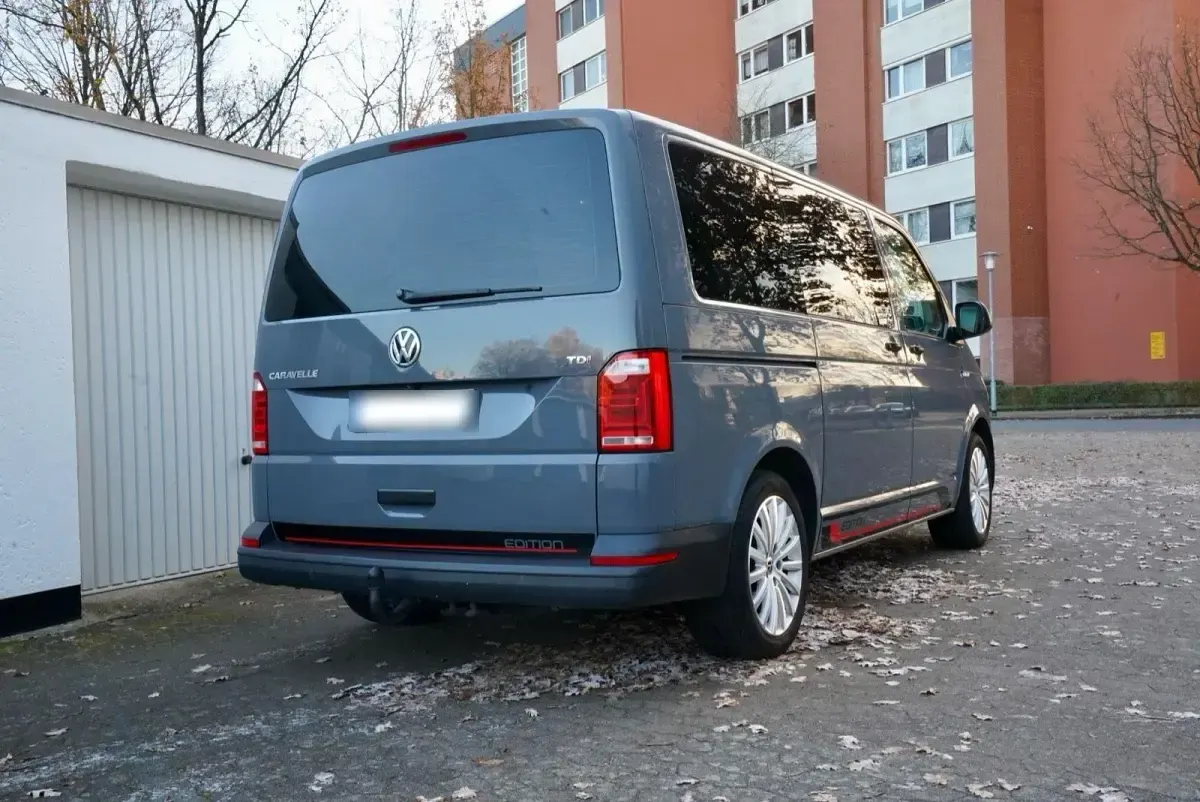 Gebraucht VW Caravelle 150 PS (110 kW) 2016 Grau Van