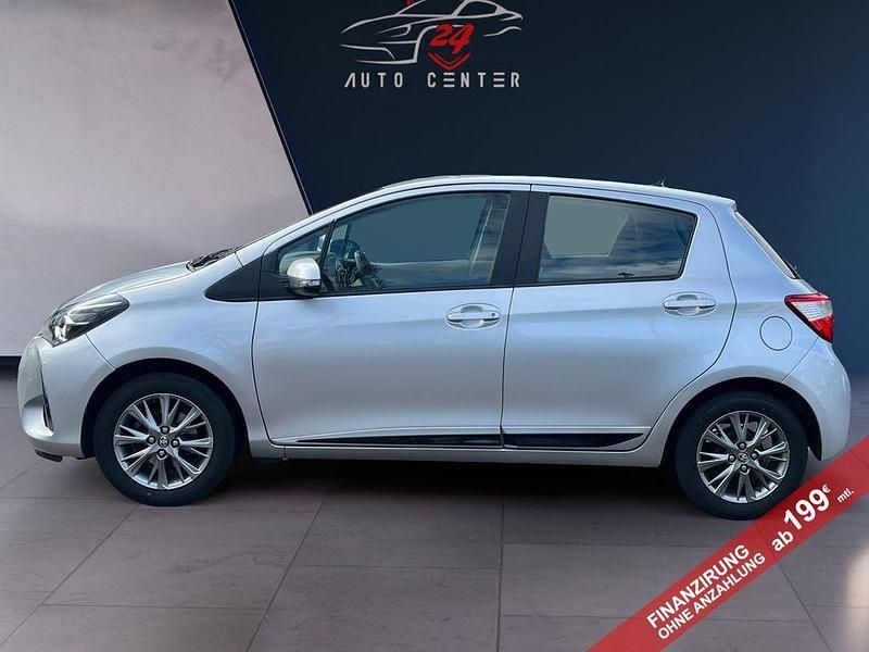 Gebraucht Toyota Yaris 69 PS (50 kW) 2017 Silber Limousine