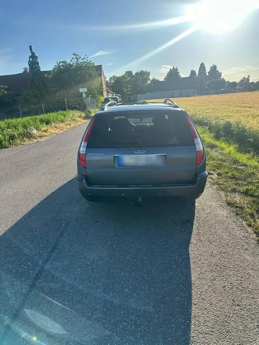 Gebraucht Ford Mondeo 125 PS (91 kW) 2004 Grau Kombi