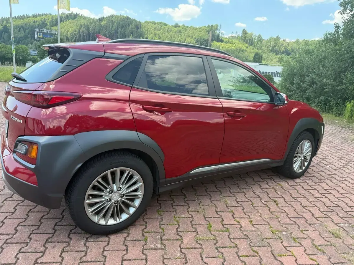 Gebraucht Hyundai Kona Select 116 PS (85 kW) 2019 Rot SUV