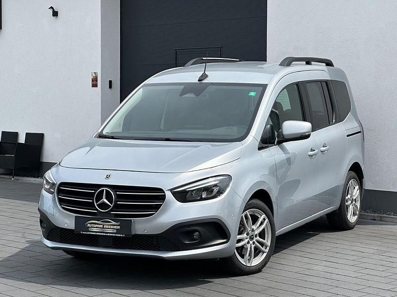 Silber Gebraucht 2022 Mercedes 180 Progressive Limousine | 22.300 € (Guter Preis) - Bild 1/4