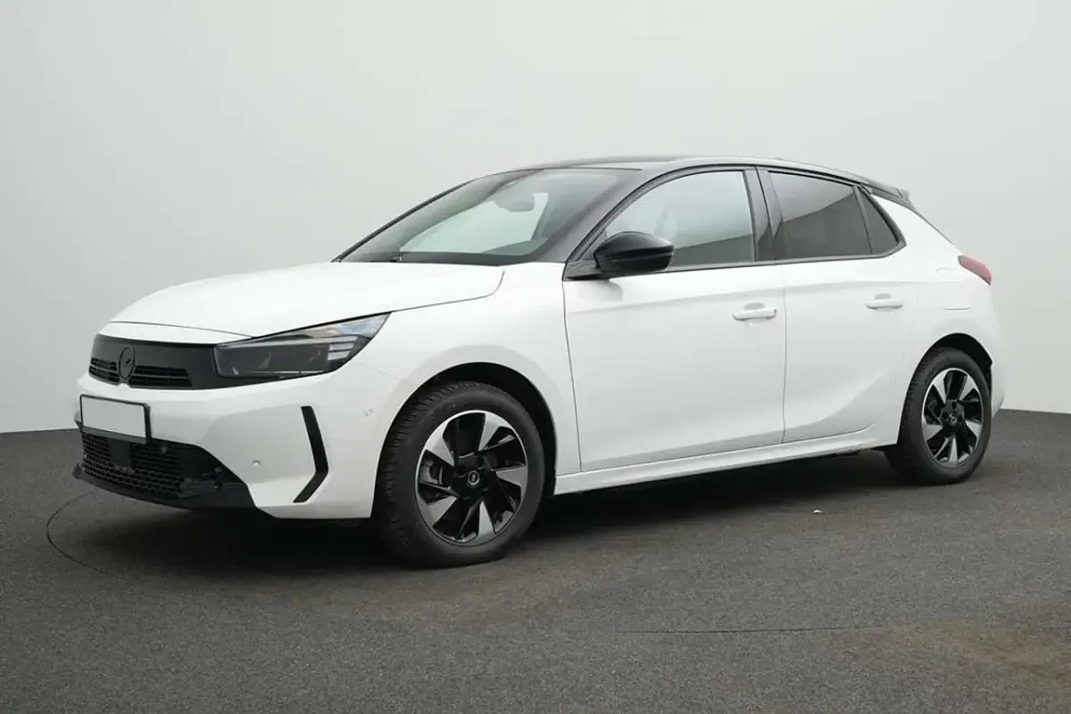 Używany Opel Corsa-e 114 kW (156 KM) 2025 Biały Hatchback